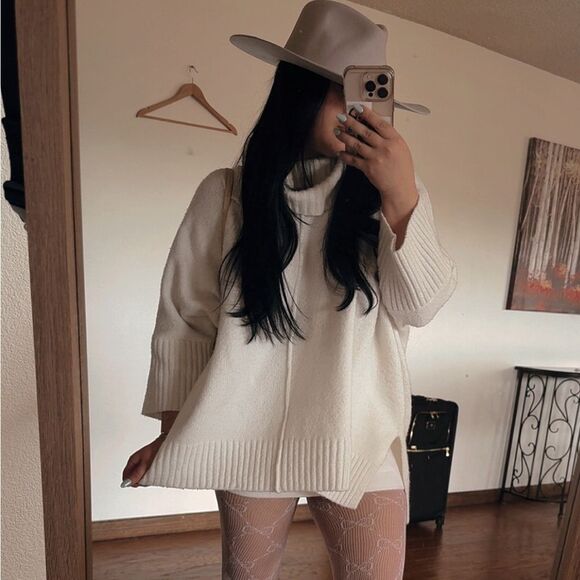 White turtleneck sweater - Picture 1 of 2